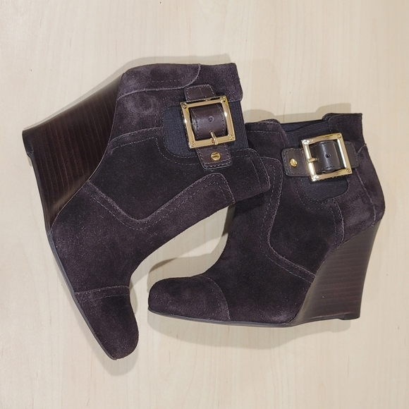 Tory Burch "Adrienne Chelsea" Suede Wedge Booties - Sz 5M US - Picture 2 of 11